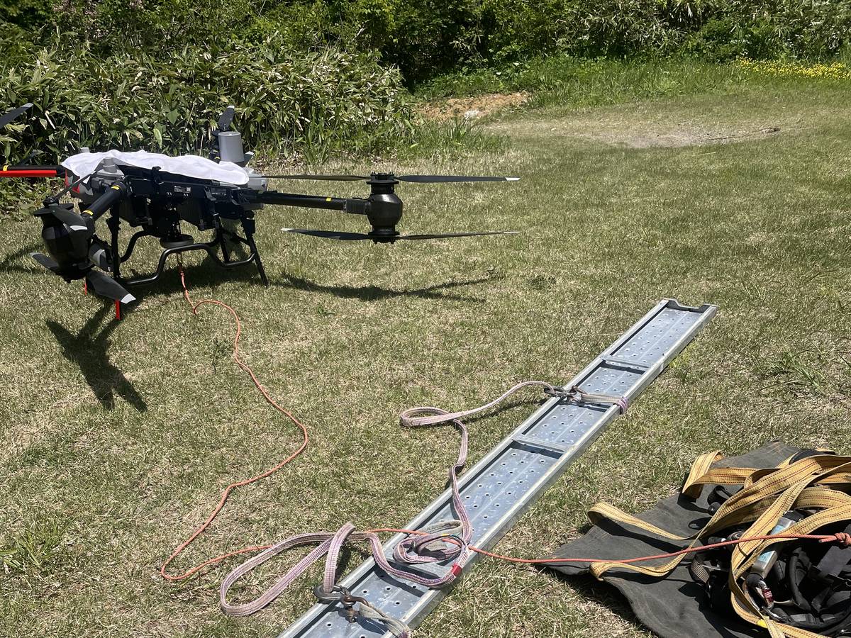 5月：足場材を吊り下げる準備（DJI FlyCart 30）